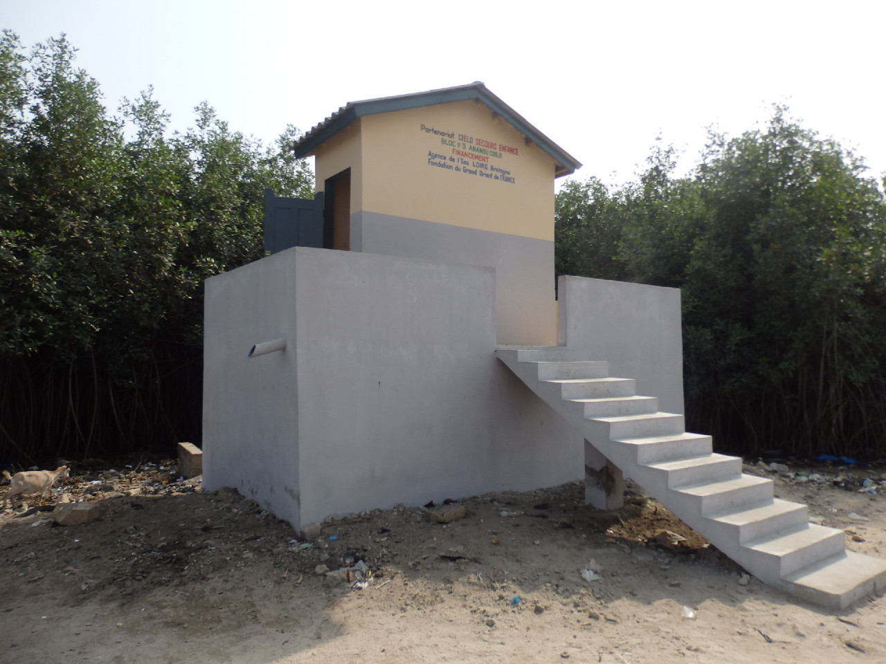 Bloc de latrines terminé à Ananoucodji - Trophées de l'eau 2019