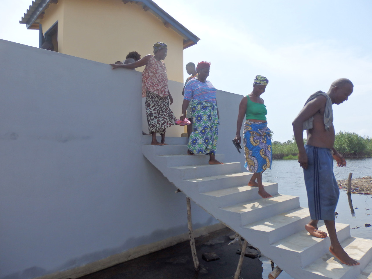 Inauguration d'un bloc de latrines à Cogbodji