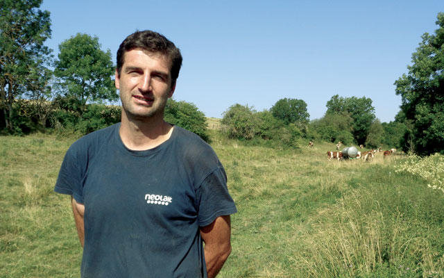 Photo de Pierre Faille, éleveur laitier à Neussargues-en-Pinatelle