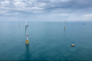 Photo du parc éolien de la Baie de Saint-Brieuc